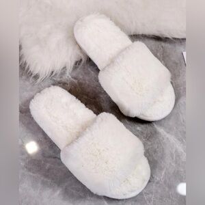 Women's Fashionable Fuzzy Solid White
Bedroom Slippers Minimalist Bride Bridal
